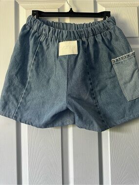 Parke Light Wash Elastic Waist Denim Shorts with Side Patch Pocket